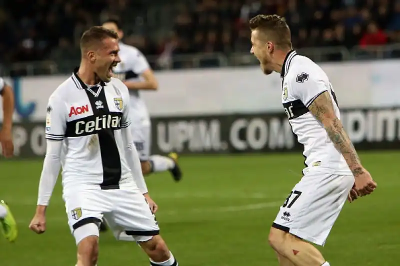 I sardi vincono per 2-1 e respirano: inutile il gol di Kucka.