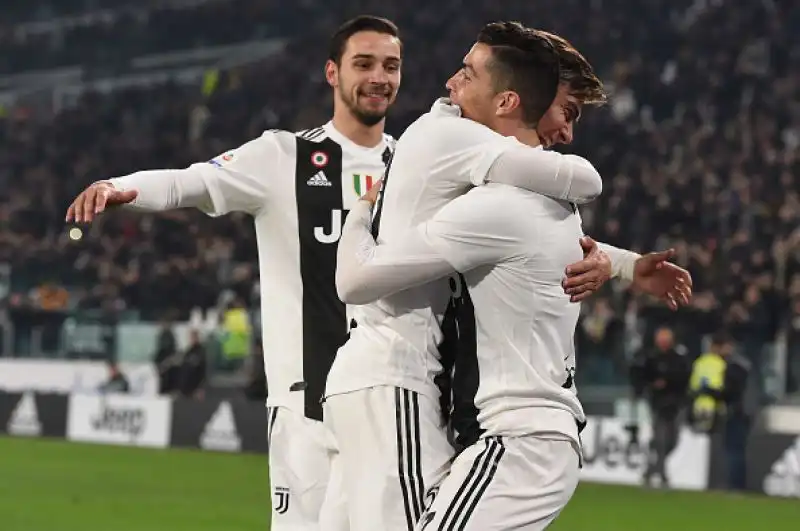 La Juventus travolge per 3-0 il Frosinone e scalda i motori in vista della partita di Champions League contro l'Atletico Madrid.