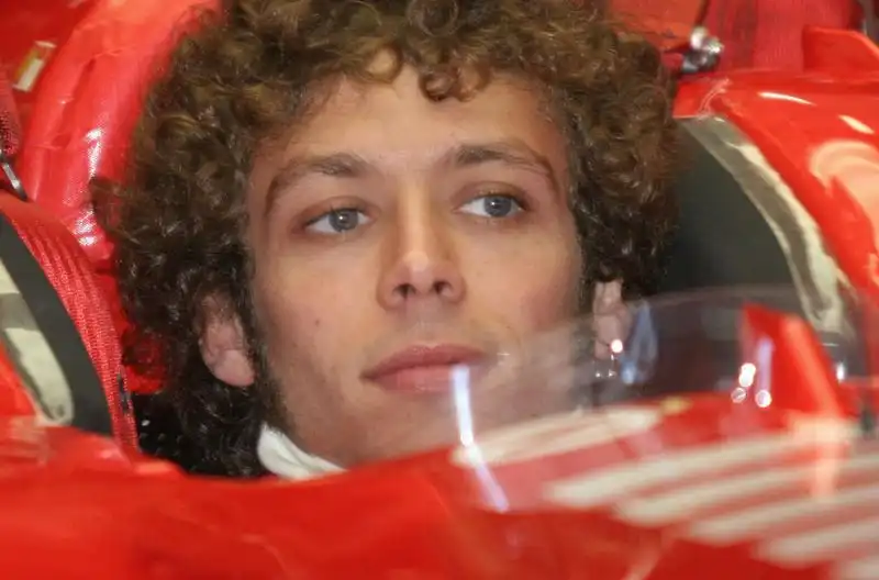 Valentino nell'abitacolo della Ferrari.