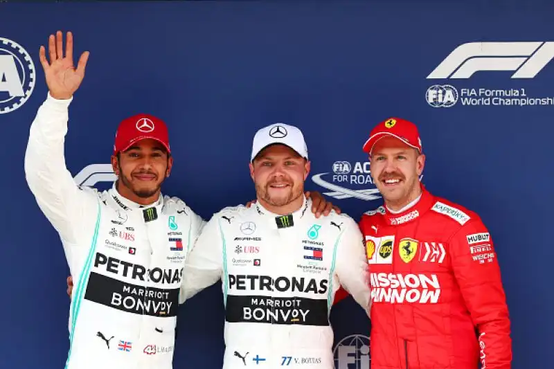 Pole position per Bottas davanti al compagno di scuderia Hamilton e ai ferraristi Vettel e Leclerc.