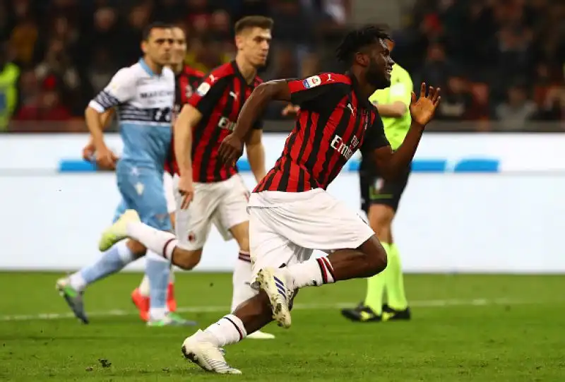 Dopo un buon primo tempo dei biancocelesti nella ripresa cresce il Milan che trova il gol vittoria con un rigore di Kessie.