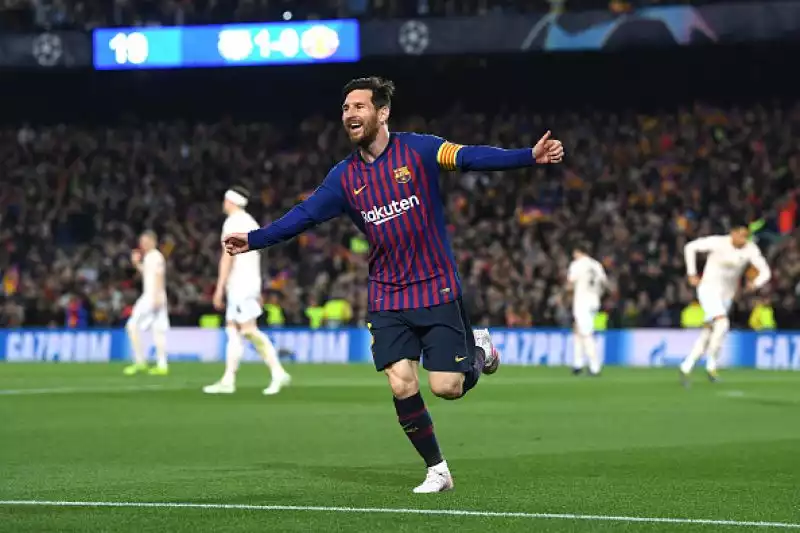 Grande prova di Messi che realizza una doppietta nel primo tempo, nella ripresa Coutinho chiude la partita.