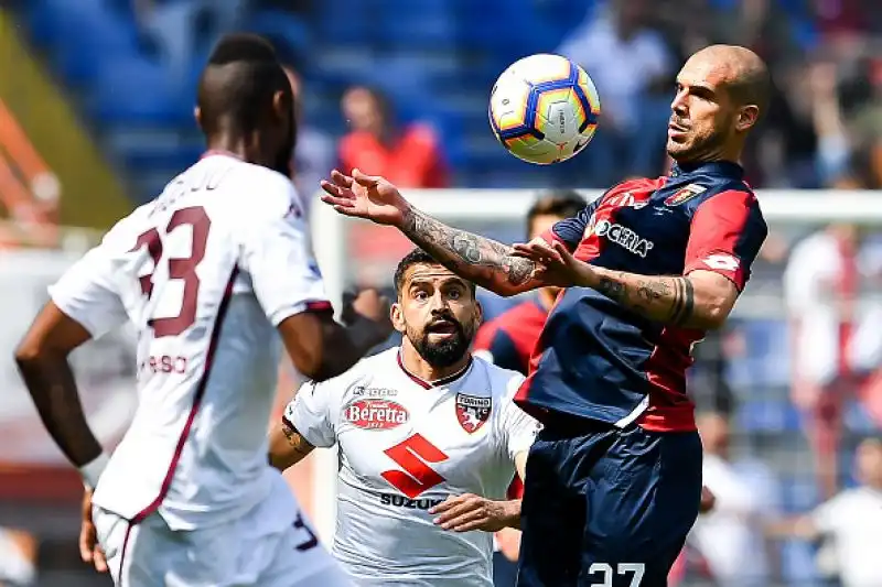 Il Torino vince in casa del Genoa e si porta a soli tre punti dal Milan quarto in classifica.