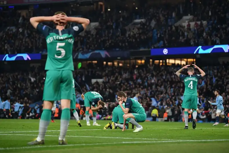 Dopo Real e Atletico Madrid e dopo la Juventus, la squadra di Guardiola deve cedere il passo e lo fa di fronte al Tottenham. La squadra di Pochettino centra la prima semifinale della propria storia.