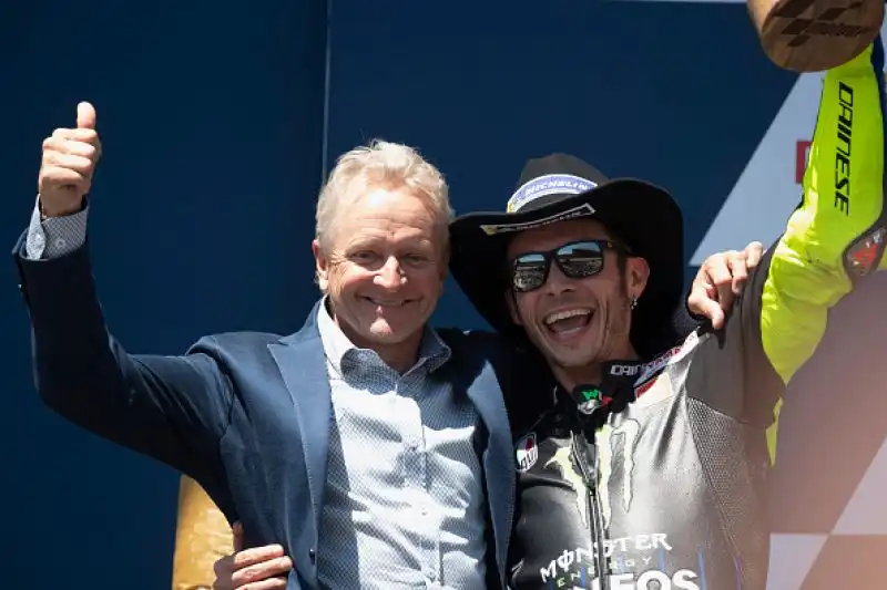 Sul podio con Rins e Vale anche Jack Miller su Ducati. Dovizioso, quarto, è ora leader del mondiale proprio davanti a Rossi.