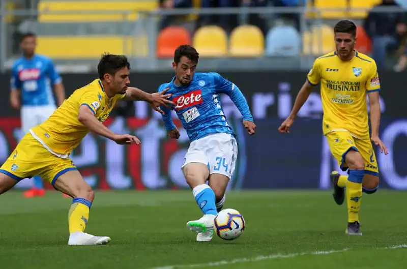 Di Mertens e Younes le reti partenopee con il belga che eguaglia Maradona a 81 reti in Serie A con la maglia del Napoli.