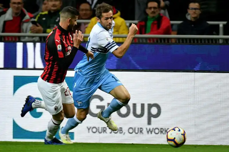 La Lazio vince a San Siro e vola in finale di Coppa Italia: i biancocelesti superano per 1-0 il Milan grazie al gol di Correa ed eliminano i deludenti rossoneri.