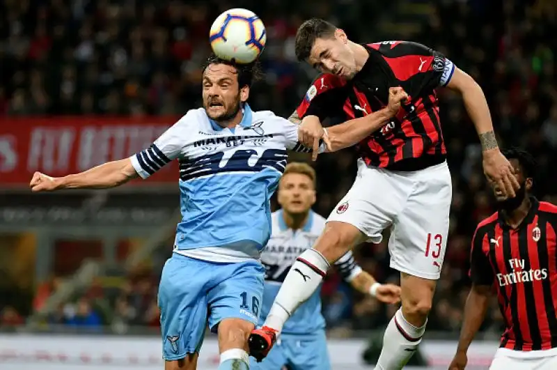 La Lazio vince a San Siro e vola in finale di Coppa Italia: i biancocelesti superano per 1-0 il Milan grazie al gol di Correa ed eliminano i deludenti rossoneri.