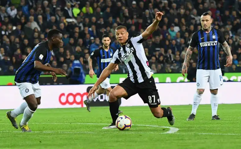 Terzo pareggio consecutivo per lInter, che però non riesce a dare sostanza ai punticini strappati a Roma e Juventus dovendosi accontentare dello 0-0 in casa dellUdinese.