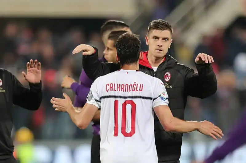 Calhanoglu su assist di Suso segna al 35' del primo tempo la rete che permette ai rossoneri di continuare a sperare.