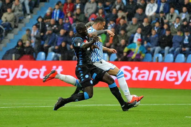 In vantaggio con Allan gli azzurri sono raggiunti da un rigore di Petagna, a due minuti dal termine il gol partita di Mario Rui.