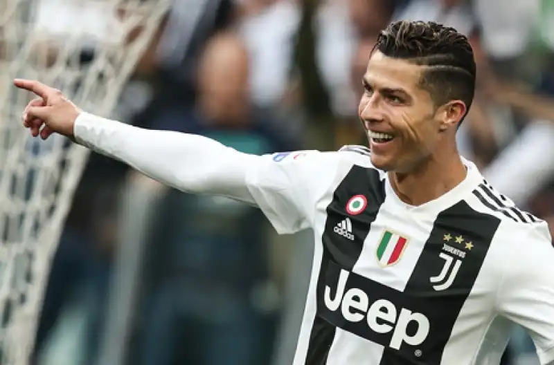 3- Ronaldo detiene il record di partite consecutive di serie A con gol. Per quante gare è andato a segno?
A- 11
B- 9
C- 13
D- 8