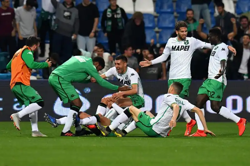 Dopo il vantaggio di Berardi i gol di Zapata, del Papu Gomez e di Pasalic regalano alla squadra di Gaseprini la qulificazione in Champions League.