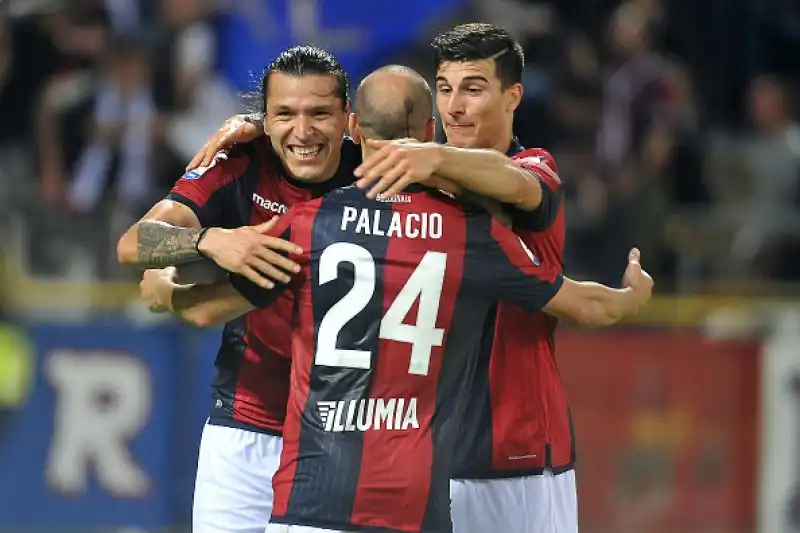 Splendida partita con il Bologna, in vantaggio per 2-0  con due gol a fine primo tempo, poi rimontato sul 2-2 prima del fortunoso gol vittoria di Santander autore di una doppietta.