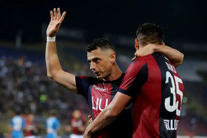 Splendida partita con il Bologna, in vantaggio per 2-0  con due gol a fine primo tempo, poi rimontato sul 2-2 prima del fortunoso gol vittoria di Santander autore di una doppietta.