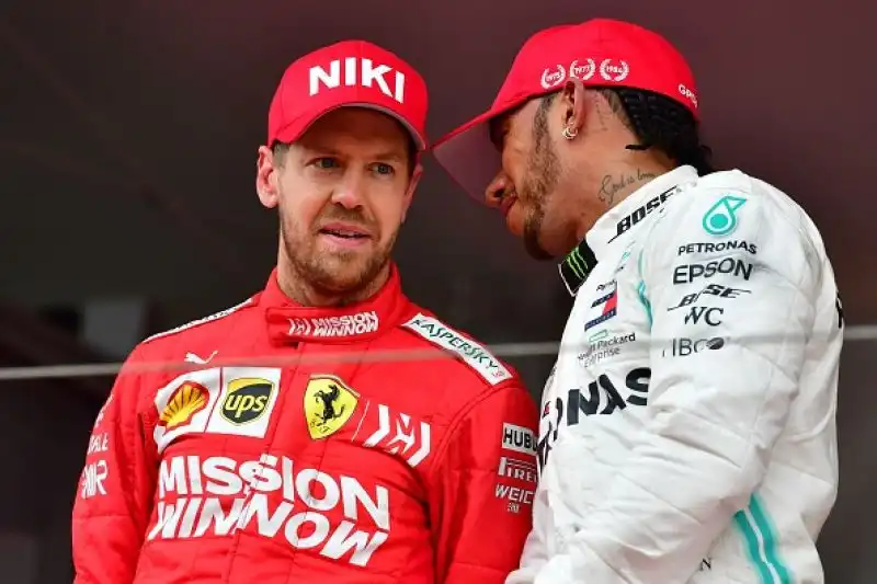 Sul podio alle spalle del britannico la Ferrari di Vettel, terzo Bottas. Quarto Verstappen giunto secondo al traguardo ma penalizzato di 5 secodni per una manovra pericolosa in uscita dai box.