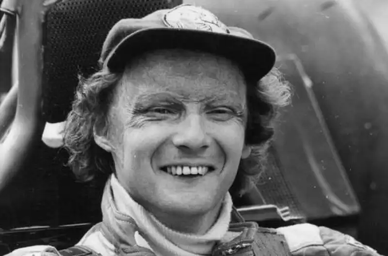 Poi gareggia con Brabham e McLaren, con cui conquista il terzo mondiale nel 1984.