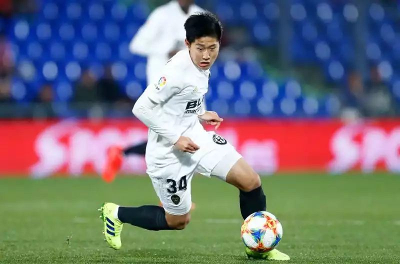 Lee Kang-In
Attaccante esterno o trequartista, la stella del Siviglia guiderà la Corea del Sud. Considerato lerede di Son del Tottenham, il club spagnolo lo ha blindato con una clausola rescissoria