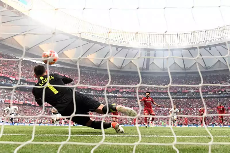 Un gol in apertura su rigore di Salah e uno in chiusura di Origi regalano la sesta Champions ai Reds.