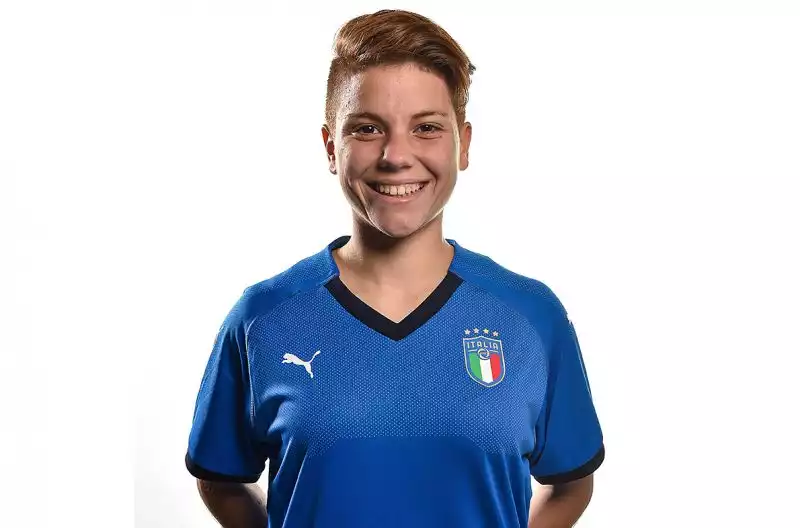 23 - Manuela Giugliano (centrocampista): è giovane e ha i piedi buoni. Gravita a centrocampo con la tendenza a spostarsi in avanti per colpire.