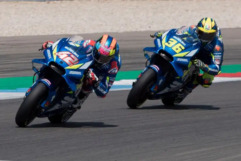Maverick Viñales ha trionfato ad Assen. Lo spagnolo della Yamaha ha conquistato il primo successo della stagione domando il connazionale Marc Marquez, secondo.