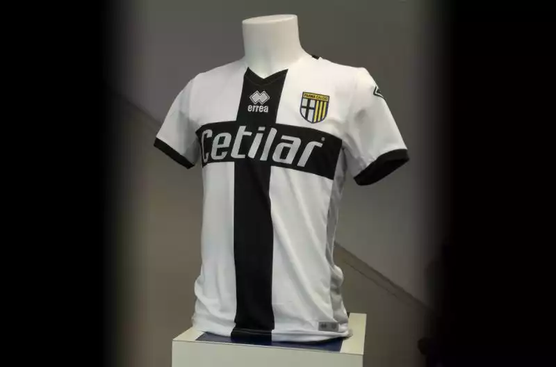Presentata la prima maglia del Parma per la stagione 2019-20.