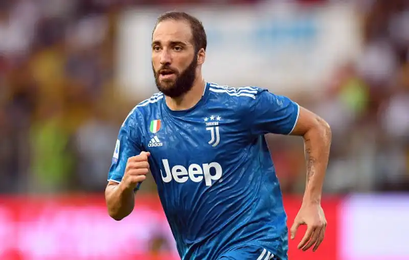 Una rete di capitan Chiellini inaugura il campionato di serie A della Juventus: i bianconeri superano di misura per 1-0 il Parma al Tardini e iniziano con il piede giusto la stagione.