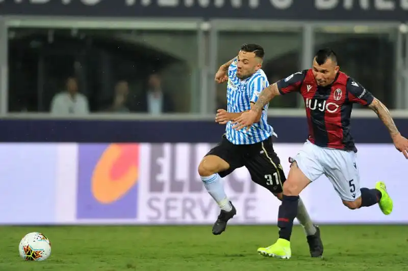 Sotto gli occhi di Sinisa Mihajlovic ancora una volta presente in panchina, il Bologna batte i ferraresi con un gol di Soriano.