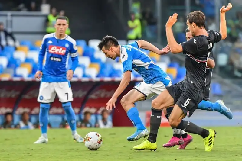 Dopo la sconfitta beffarda con la Juventus i partenopei riprendono la corsa, assist all'esordio per Fernando Llorente.