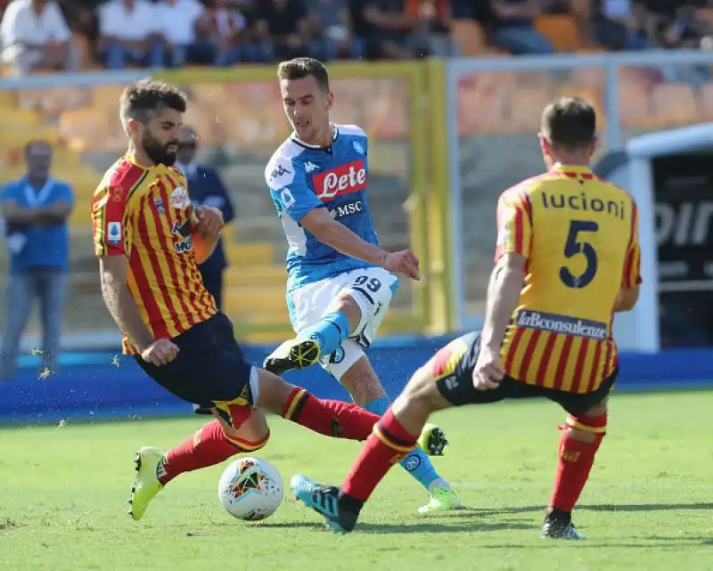 Il Napoli travolge per 4-1 il Lecce in una delle partite del pomeriggio valida per la quarta giornata di serie A.