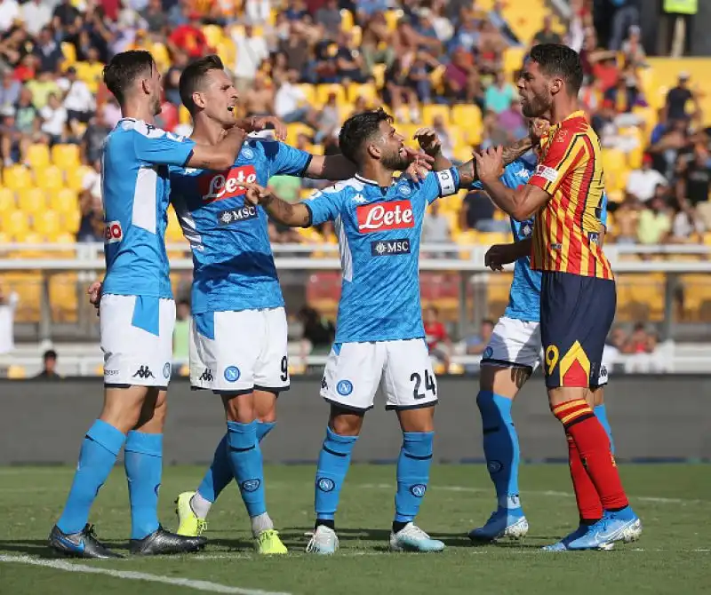 Il Napoli travolge per 4-1 il Lecce in una delle partite del pomeriggio valida per la quarta giornata di serie A.