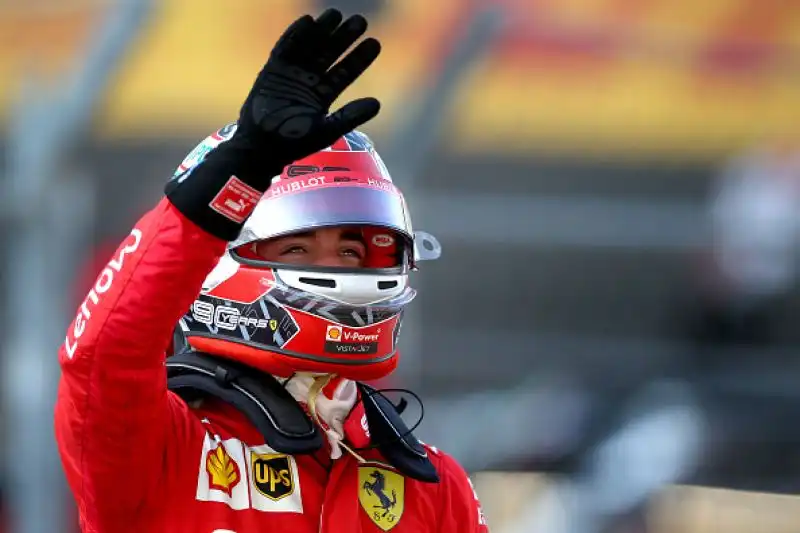 Il monegasco ha chiuso al comando le prove ufficiali davanti alla Mercedes di Hamilton e al compagno Vettel. Quarta la Red Bull di Verstappen.