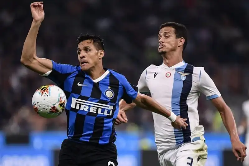 L'Inter risponde alla Juventus e resta al comando della serie A con cinque vittorie in cinque partite