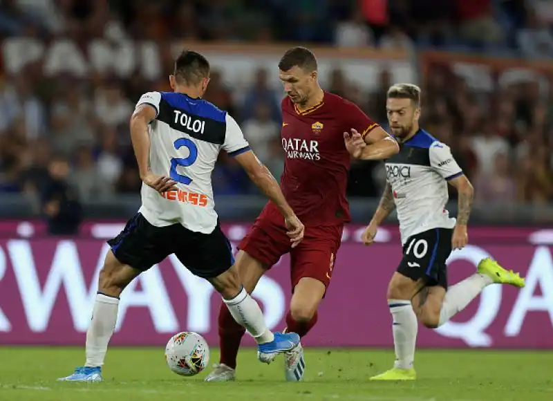 Colpo dell'Atalanta a Roma: la squadra di Gasperini affonda i giallorossi di Fonseca per 2-0 nell'anticipo della quinta giornata di serie A giocato all'Olimpico. 