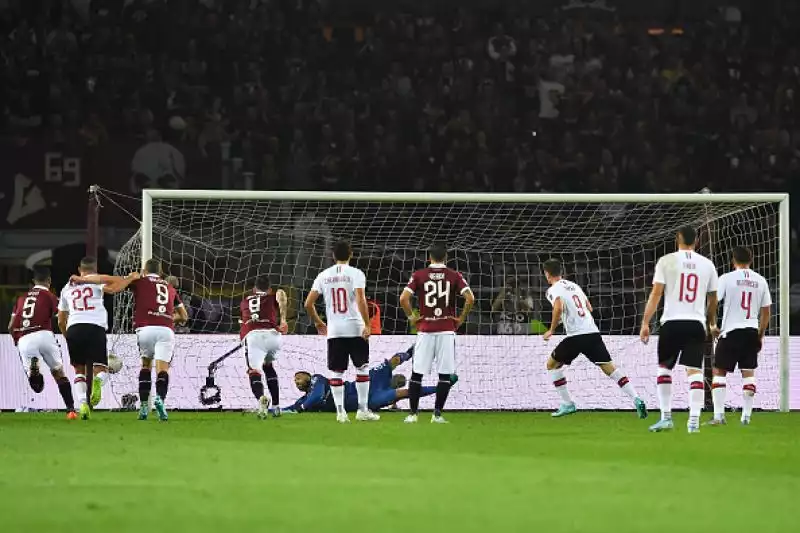 Nuova sconfitta per il Milan di Giampaolo: dopo il ko nel derby, i rossoneri sono stati battuti a Torino dai granata per 2-1.