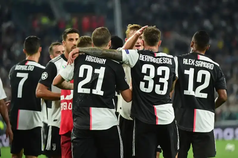 Tris della Juve in Champions, grande Higuain. A segno anche Bernardeschi e Ronaldo, Leverkusen battuto per 3-0.