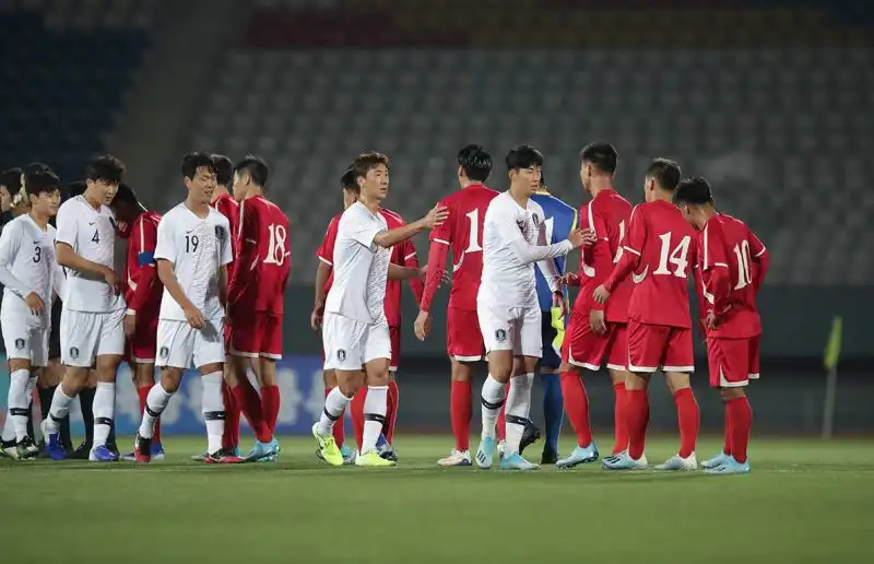 0-0 davanti a pochissimi privilegiati per decisione del governo di Pyongyang.