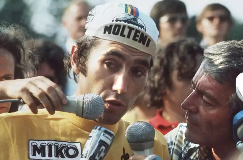 In1800 corse su strada, Merckx ha riportato 525 vittorie, di cui 445 tra i professionisti
