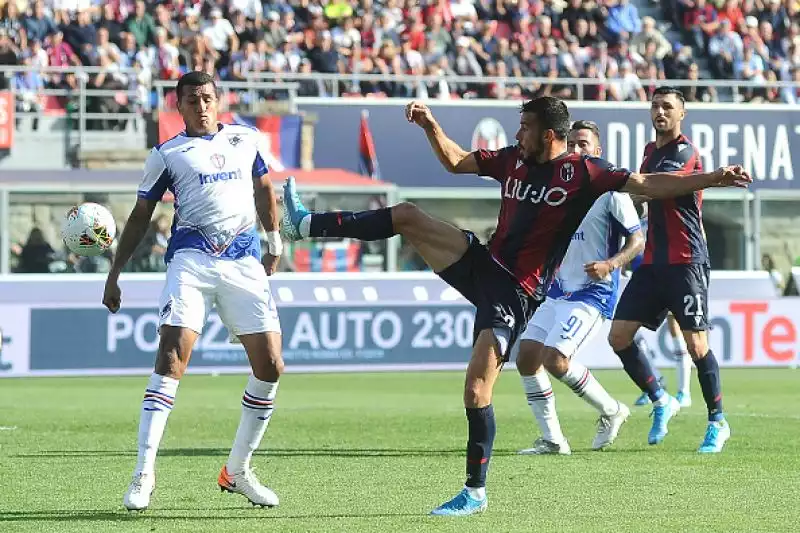 Palacio e Bani in gol per i rossoblu, di Gabbiadini il gol del momentaneo pareggio degli ospiti.