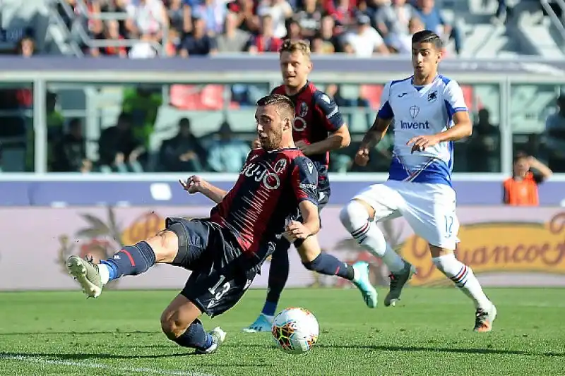 Palacio e Bani in gol per i rossoblu, di Gabbiadini il gol del momentaneo pareggio degli ospiti.