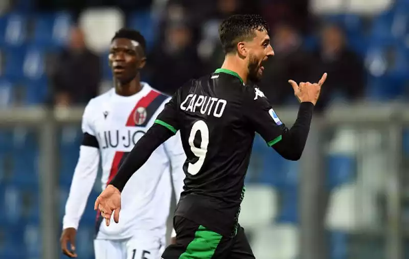 I neroverdi sono andati sul 2-0 con le reti di Caputo e Boga, gli ospiti hanno accorciato con Orsolini prima del gol del definitivo 3-1 ancora di Caputo.