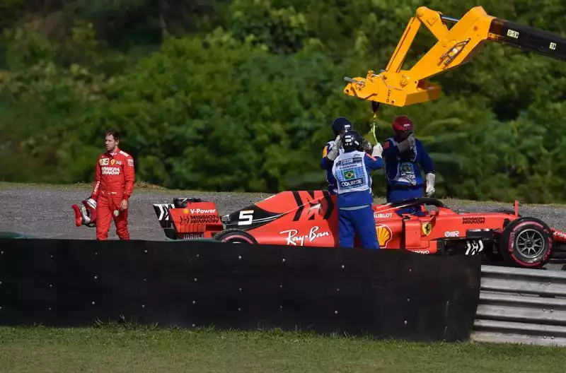 Vettel non si dà pace dopo lo sconcertante scontro con Leclerc nel Gran Premio del Brasile. Le foto.