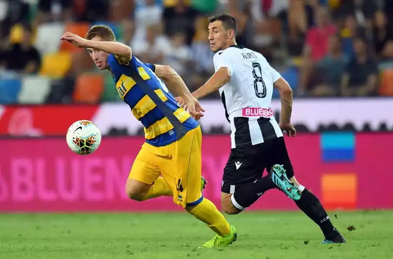 Ha vinto con l'Atalanta il Campionato Primavera 2018/2019 e il buon avvio in Serie A col Parma lo ha lanciato sotto i riflettori del mercato.