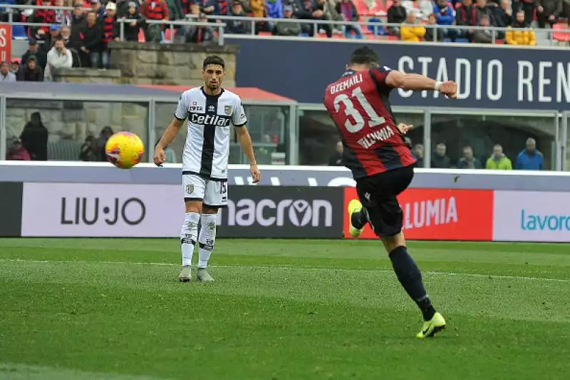 Il derby emiliano termina 2-2. La squadra di D'Aversa, inizialmente in vantaggio con Kulusevski, viene raggiunta nei minuti di recupero da Dzemaili.