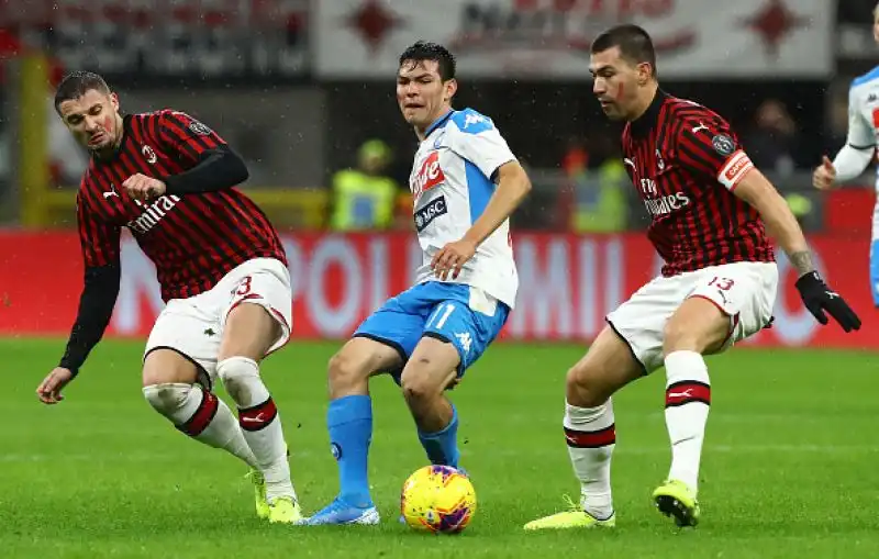 Milan e Napoli sempre in crisi: nulla di fatto a San Siro. Rossoneri e partenopei pareggiano per 1-1: a Lozano risponde Bonaventura.