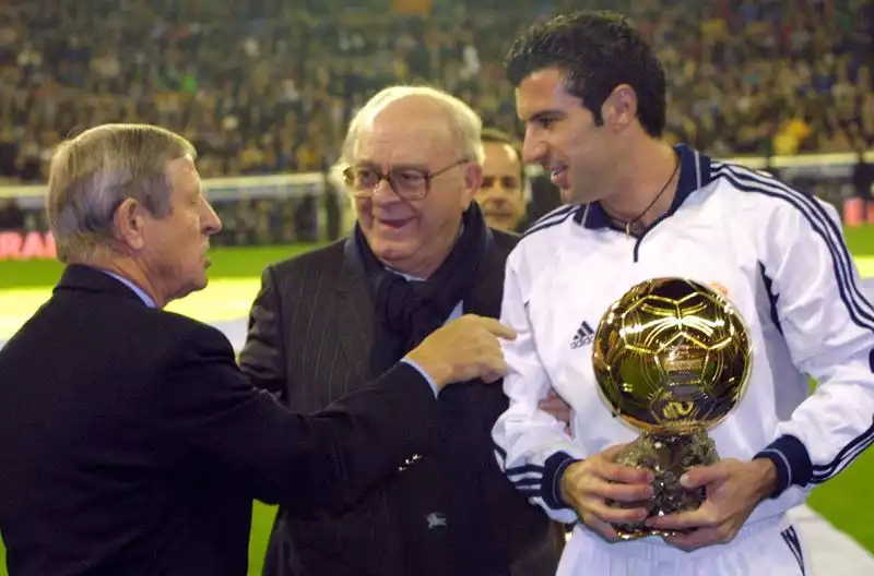 Nel 2000 il premio è andato a Luis Figo, centrocampista offensivo di Real Madrid e Portogallo.