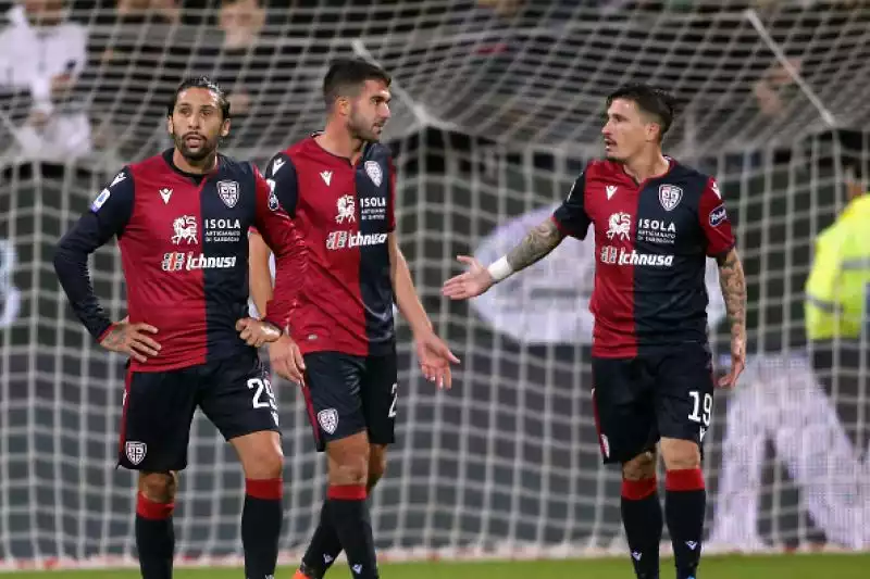 Per i rossoblu doppietta di Joao Pedro e gol di Nainggolan e Cerri, per gli ospiti due volte in gol Quagliarella e rete di Gaston Ramirez.