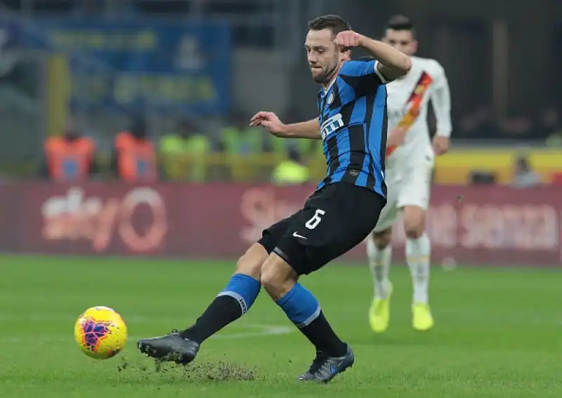 L'Inter frena: dopo cinque vittorie consecutive la squadra di Antonio Conte non va oltre lo 0-0 nell'anticipo della quindicesima giornata contro la Roma,