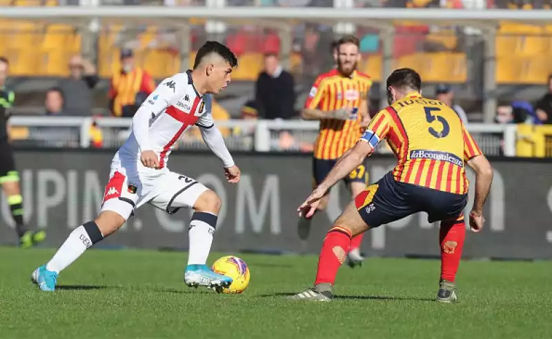 Avanti con Pandev e Criscito, il Genoa viene riacciuffato nella ripresa dal Lecce, in gol con Falco e Tabanelli. I liguri chiudono in nove per le espulsioni di Agudelo e Pandev.