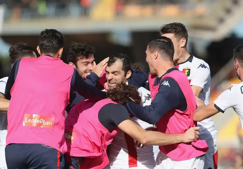 Avanti con Pandev e Criscito, il Genoa viene riacciuffato nella ripresa dal Lecce, in gol con Falco e Tabanelli. I liguri chiudono in nove per le espulsioni di Agudelo e Pandev.